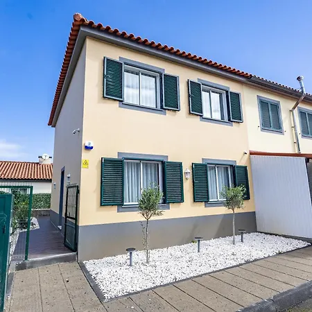 Cozy Haven By Yourkey Madeira